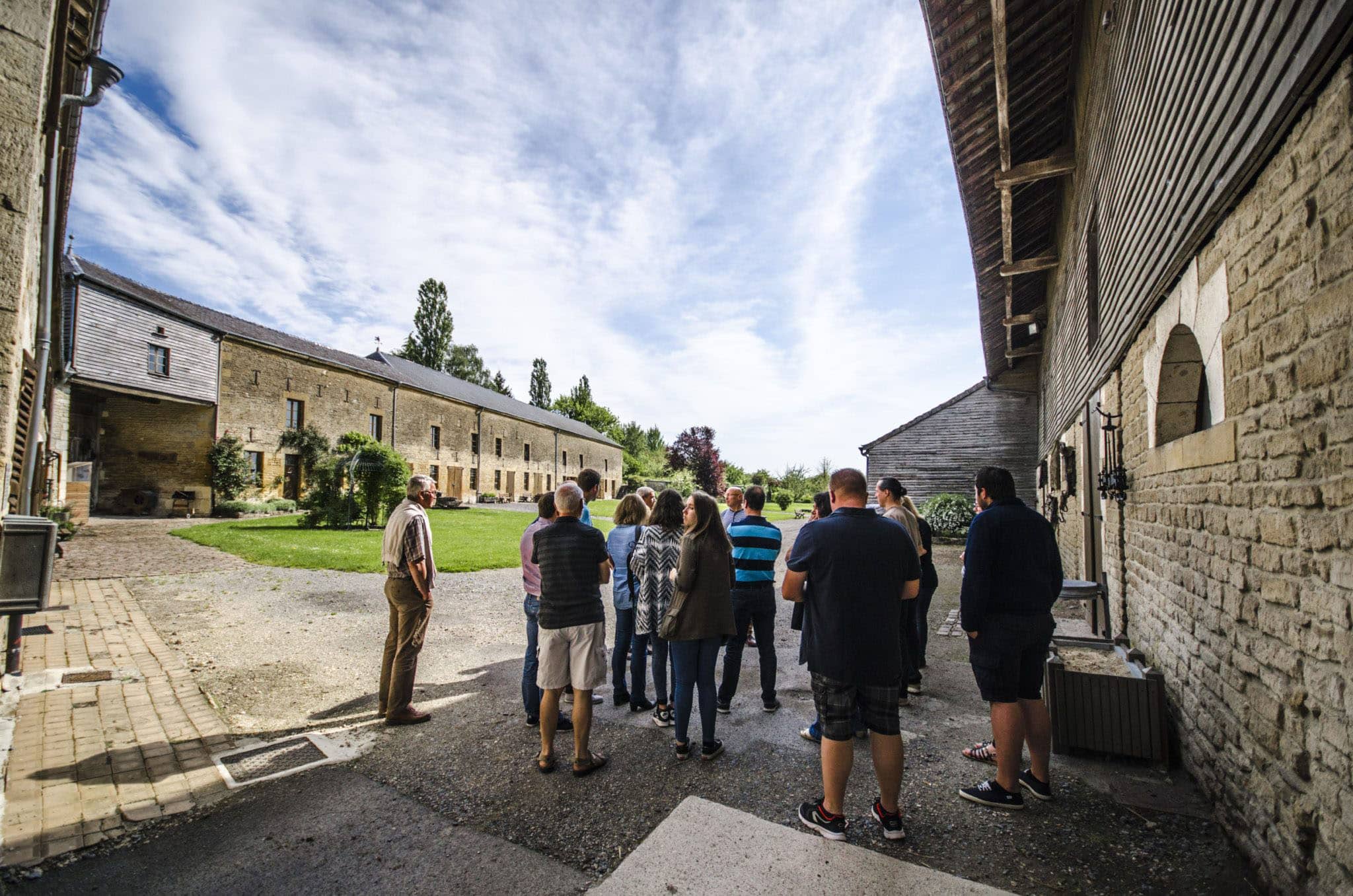 Visite Relais, entrée cour